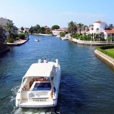 Сasa de vacaciones Louise By Interhome